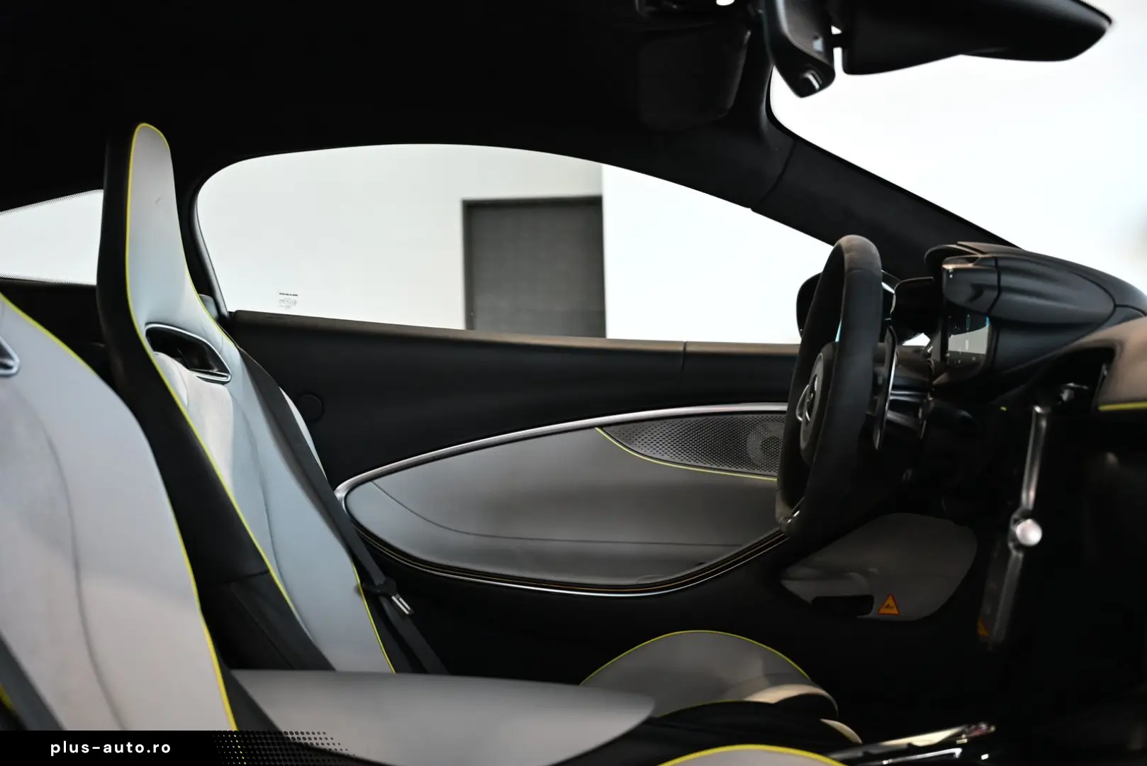 MCLAREN Artura Clubsport Vision Technology Practicality