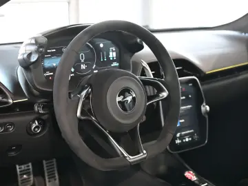 MCLAREN Artura Clubsport Vision Technology Practicality