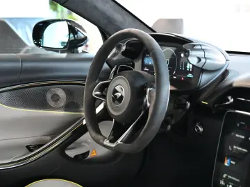 MCLAREN Artura Clubsport Vision Technology Practicality