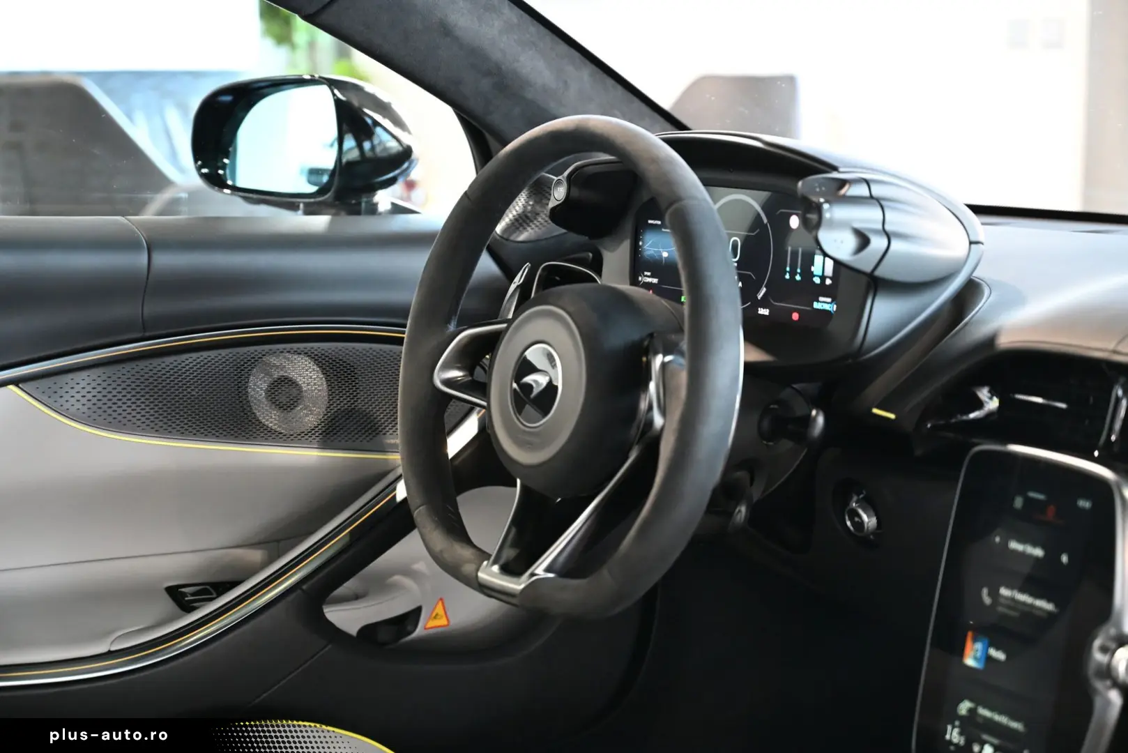 MCLAREN Artura Clubsport Vision Technology Practicality
