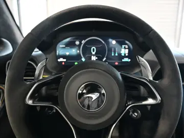 MCLAREN Artura Clubsport Vision Technology Practicality