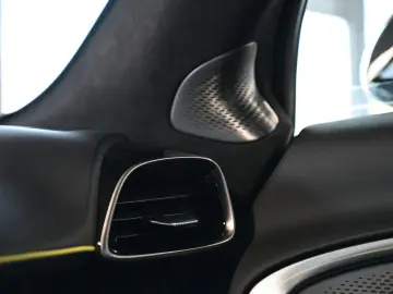 MCLAREN Artura Clubsport Vision Technology Practicality