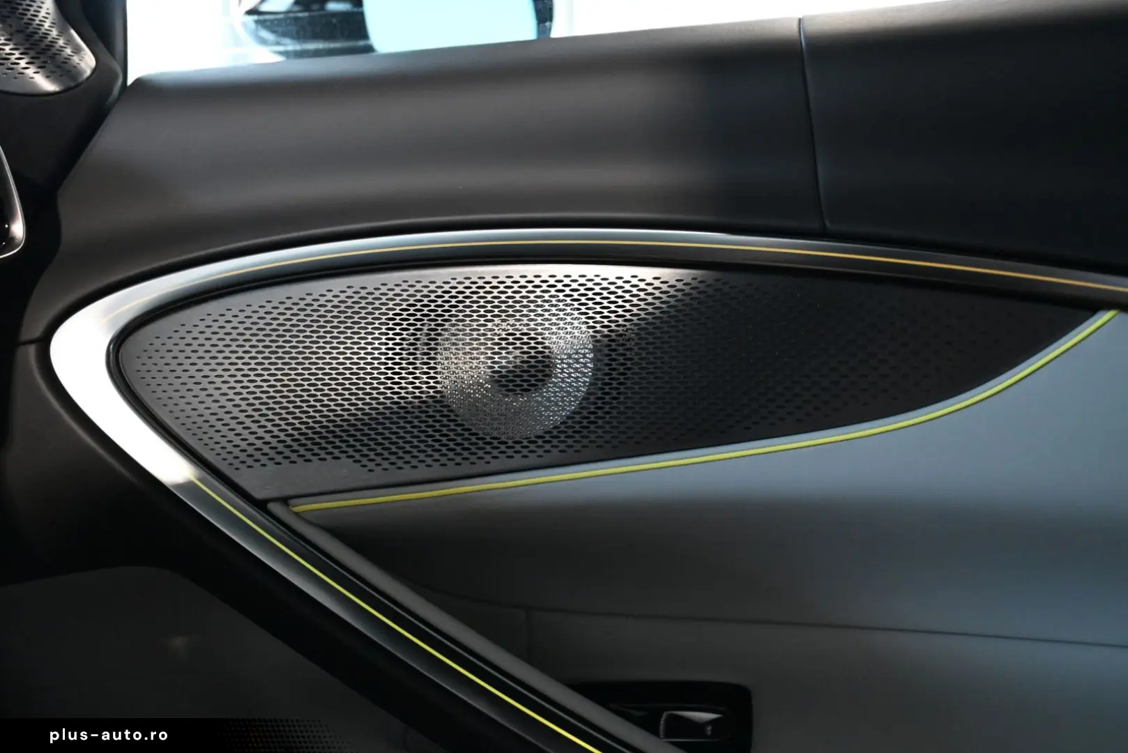MCLAREN Artura Clubsport Vision Technology Practicality