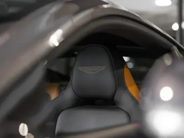 ASTON MARTIN DB12 Coupe Aston Martin Hamburg