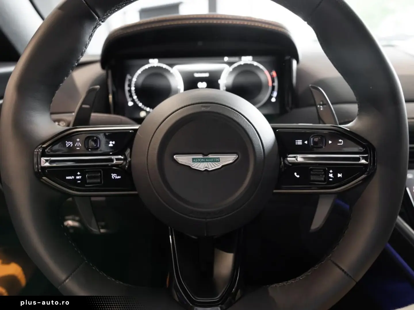 ASTON MARTIN DB12 Coupe Aston Martin Hamburg