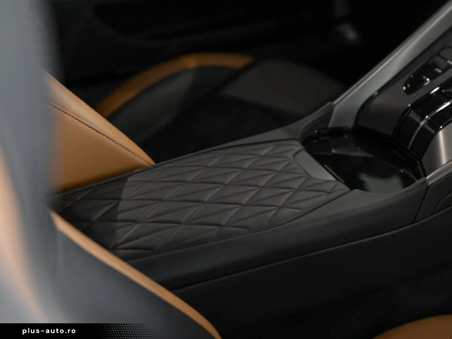 ASTON MARTIN DB12 Coupe Aston Martin Hamburg