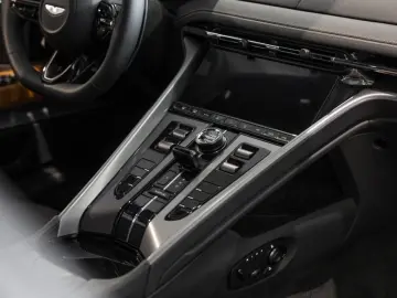 ASTON MARTIN DB12 Coupe Aston Martin Hamburg