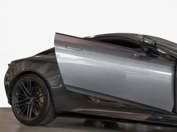 ASTON MARTIN DB12 Coupe Aston Martin Hamburg