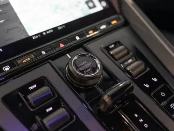 ASTON MARTIN DB12 Coupe Aston Martin Hamburg