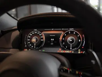 ASTON MARTIN DB12 Coupe Aston Martin Hamburg