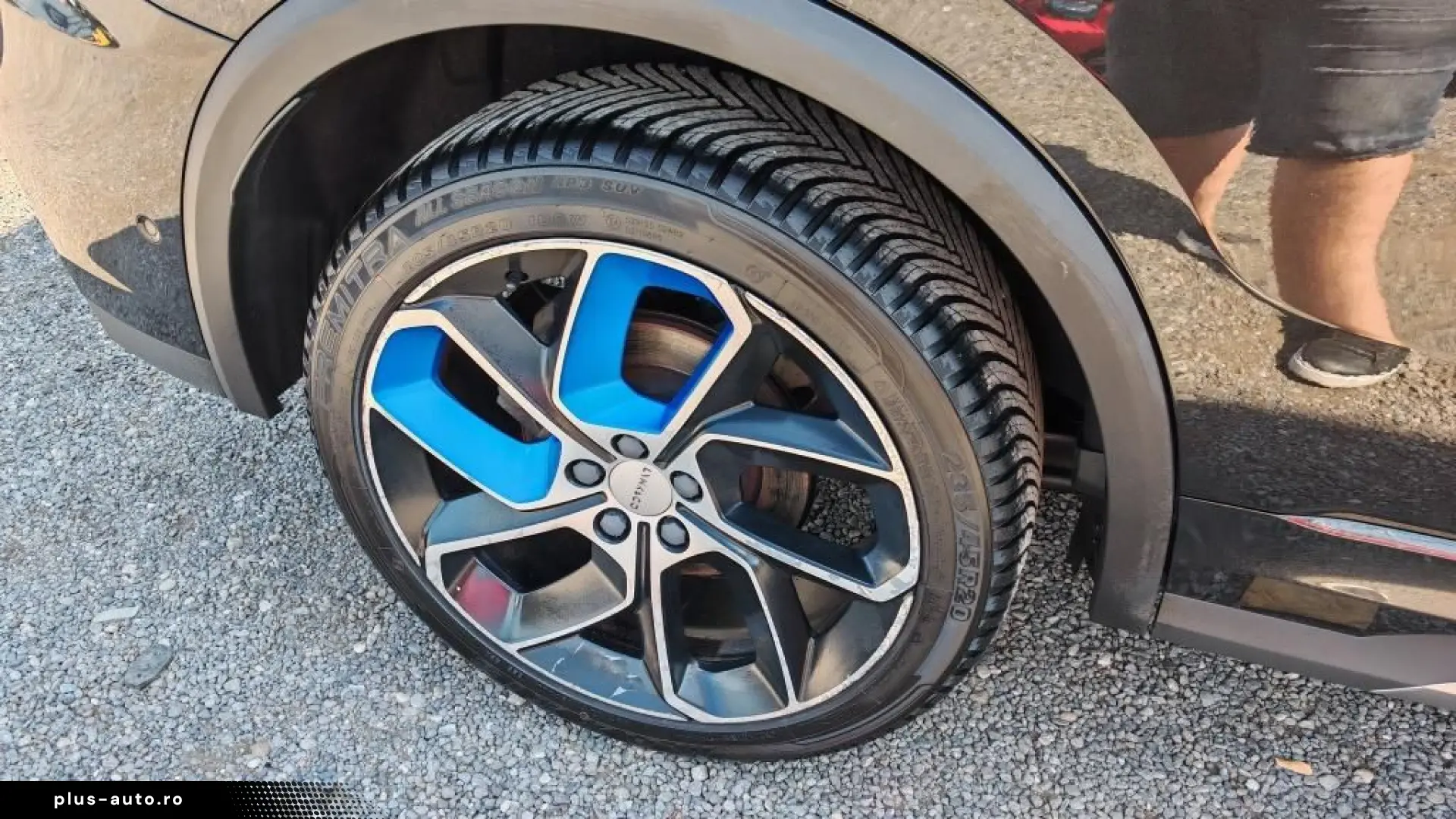 Lynk-Co 01