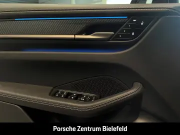 Porsche Macan Turbo BOSE