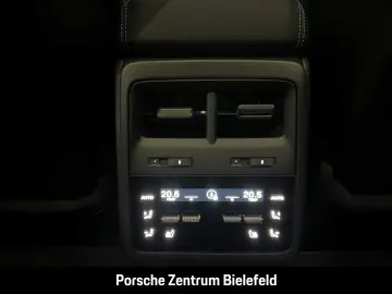 Porsche Macan Turbo BOSE