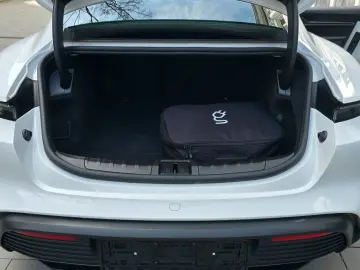 PORSCHE Taycan Pano ACC ALU21  Ausstat75Jahre BaPerform