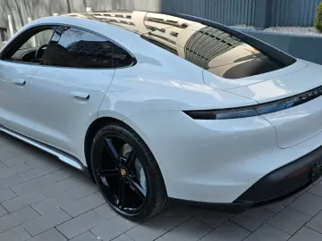 PORSCHE Taycan Pano ACC ALU21  Ausstat75Jahre BaPerform