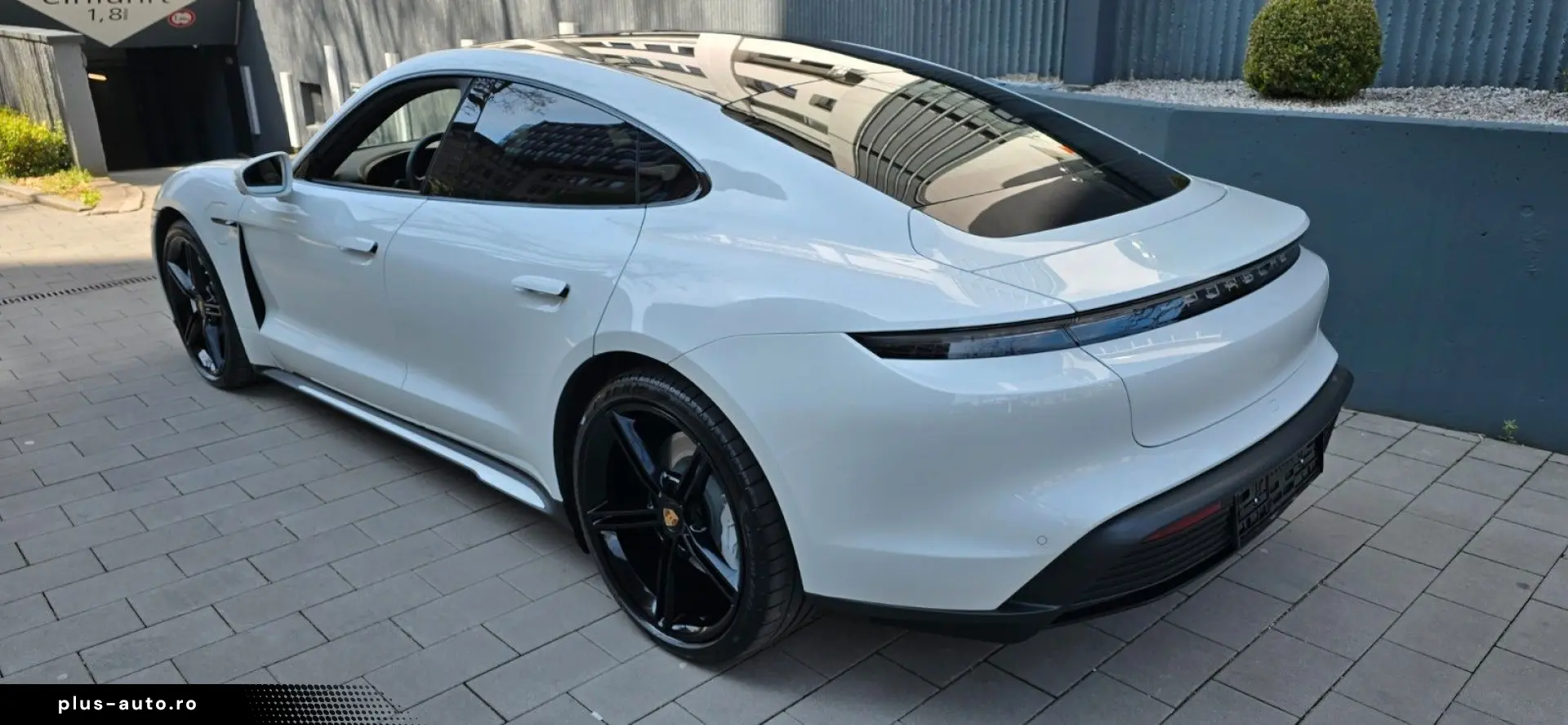 PORSCHE Taycan Pano ACC ALU21  Ausstat75Jahre BaPerform