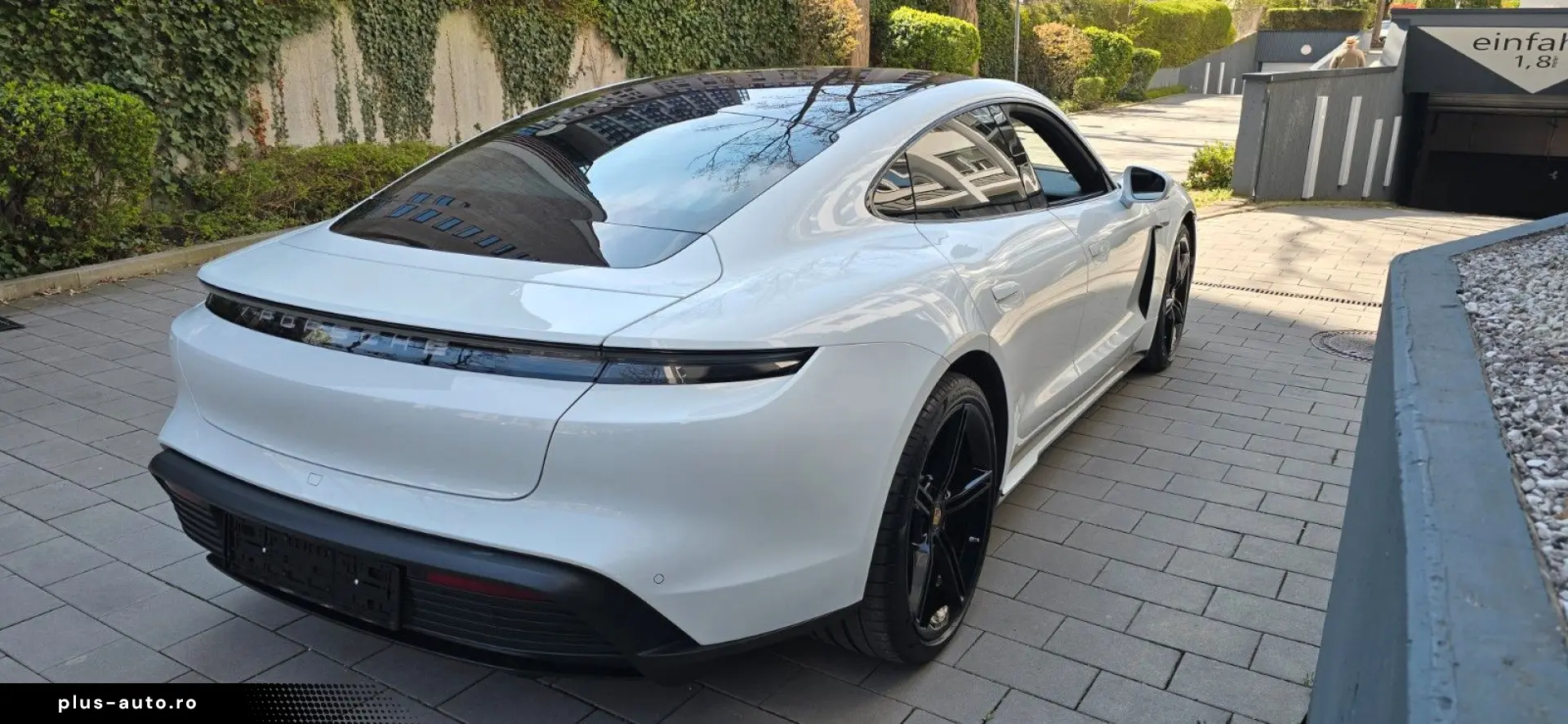 PORSCHE Taycan Pano ACC ALU21  Ausstat75Jahre BaPerform