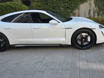 PORSCHE Taycan Pano ACC ALU21  Ausstat75Jahre BaPerform
