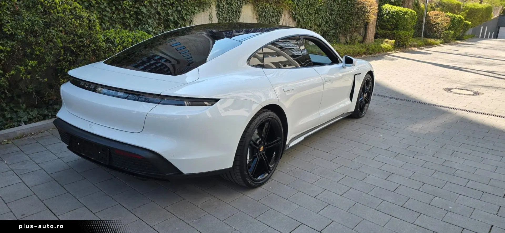 PORSCHE Taycan Pano ACC ALU21  Ausstat75Jahre BaPerform
