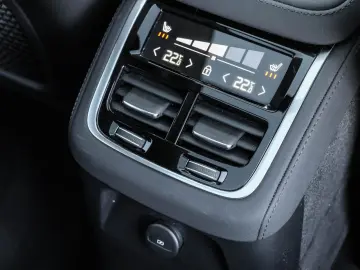 VOLVO XC90 T8 AWD Plus Bright NP 97.130 -  HUD PANO 36