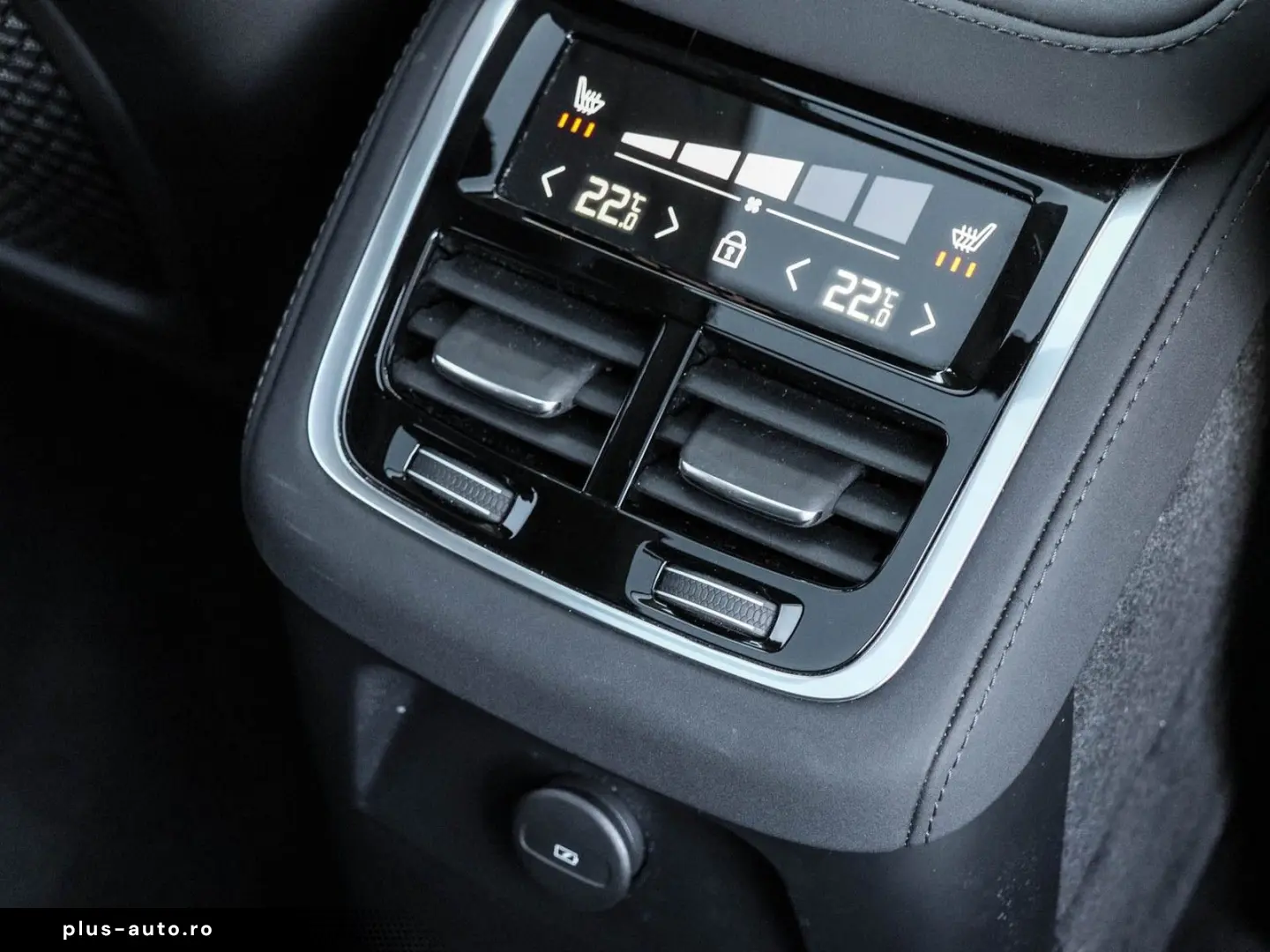 VOLVO XC90 T8 AWD Plus Bright NP 97.130 -  HUD PANO 36