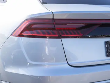 AUDI Q8 S line 50TDI Navi Matrix HuD Standhzg Panoram