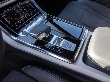 AUDI Q8 S line 50TDI Navi Matrix HuD Standhzg Panoram