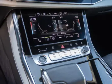 AUDI Q8 S line 50TDI Navi Matrix HuD Standhzg Panoram