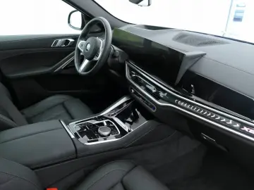 BMW X6 xDrive30d M Sport 22  PANO AHK StHzg Massage