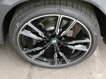 BMW X6 xDrive30d M Sport 22  PANO AHK StHzg Massage