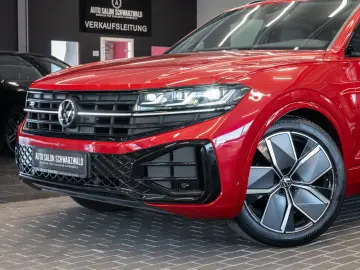 VW Touareg 3.0 TDI 4M R-LINE MATRIX PANO ACC AHK