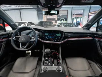VW Touareg 3.0 TDI 4M R-LINE MATRIX PANO ACC AHK