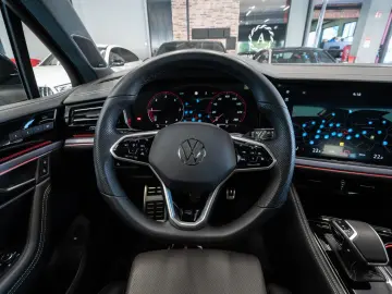 VW Touareg 3.0 TDI 4M R-LINE MATRIX PANO ACC AHK