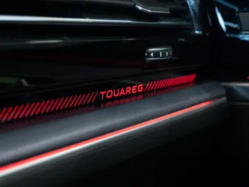 VW Touareg 3.0 TDI 4M R-LINE MATRIX PANO ACC AHK
