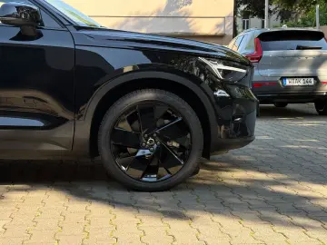 VOLVO EX40 Ultra Black Ed. TWIN Motor AHK PANO 360