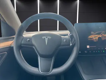 TESLA Model Y  RWD ACC Autopilot Pano Kamera Leder Dab