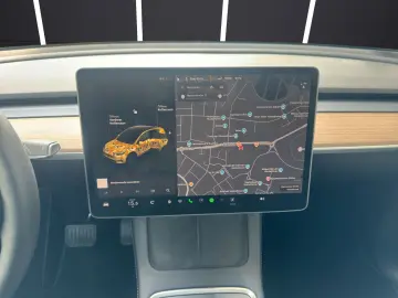 TESLA Model Y  RWD ACC Autopilot Pano Kamera Leder Dab