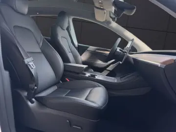TESLA Model Y  RWD ACC Autopilot Pano Kamera Leder Dab