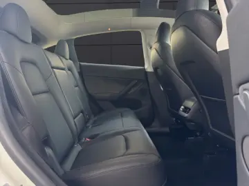TESLA Model Y  RWD ACC Autopilot Pano Kamera Leder Dab