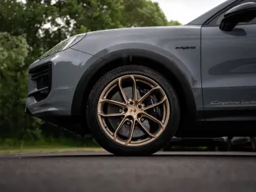 PORSCHE Cayenne Coupe Turbo E-Hybrid GT-Paket 8xAlu