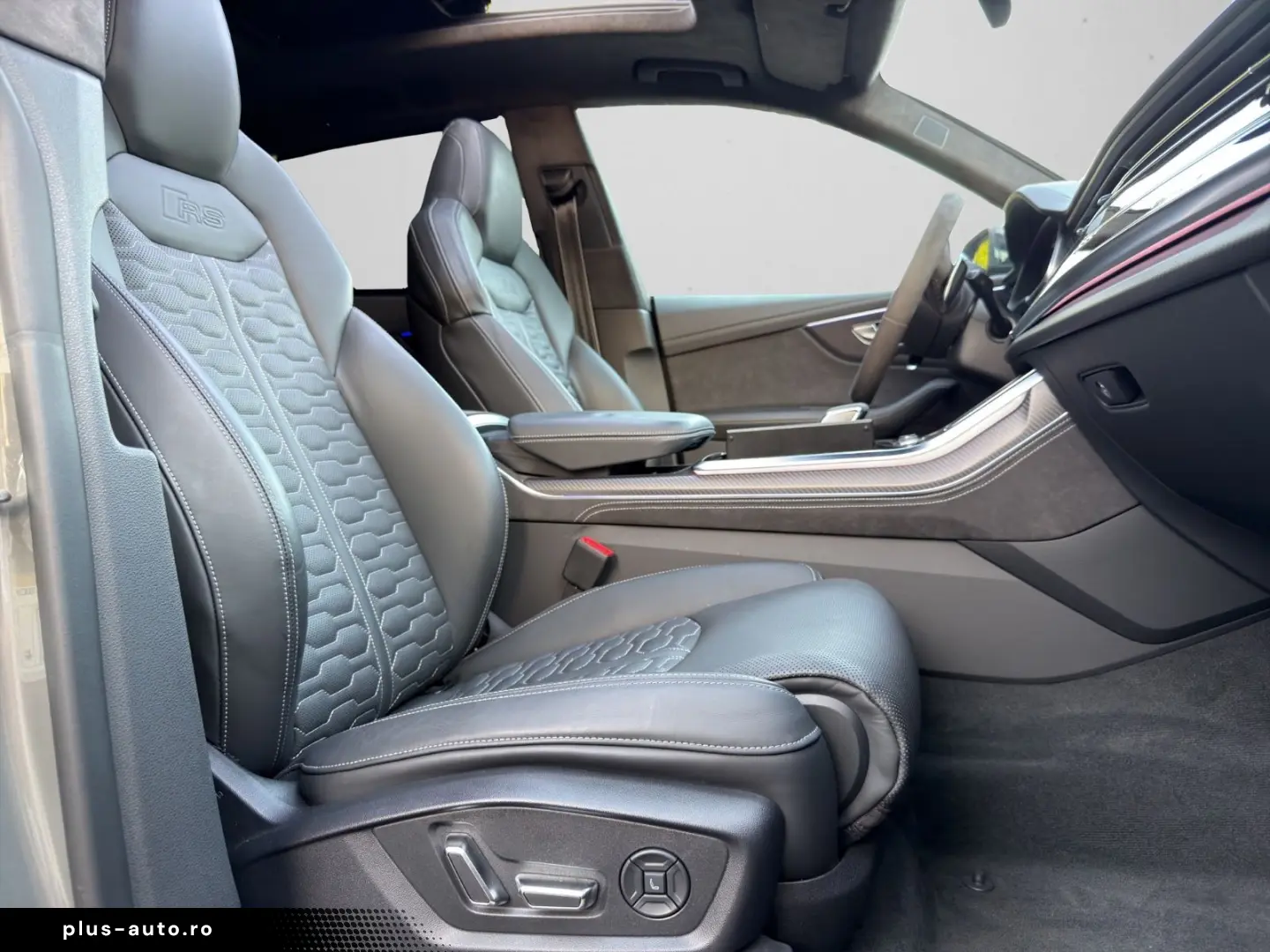 AUDI RSQ8 INDIV EXCLSV VOLL CARBON 360 B&O PANO 23