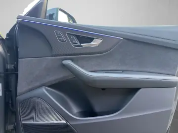AUDI RSQ8 INDIV EXCLSV VOLL CARBON 360 B&O PANO 23