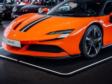 FERRARI SF90 Stradale Lift JBL Carbon Passenger-Display
