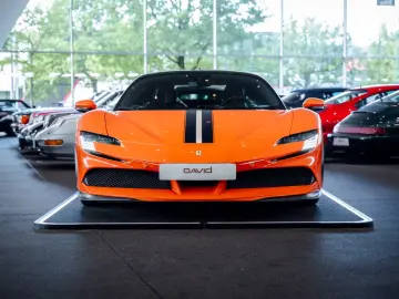 FERRARI SF90 Stradale Lift JBL Carbon Passenger-Display