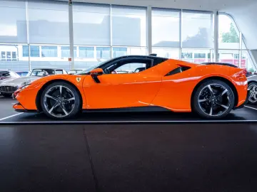 FERRARI SF90 Stradale Lift JBL Carbon Passenger-Display