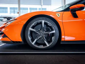 FERRARI SF90 Stradale Lift JBL Carbon Passenger-Display