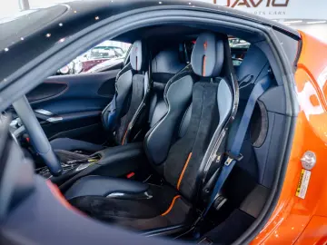 FERRARI SF90 Stradale Lift JBL Carbon Passenger-Display