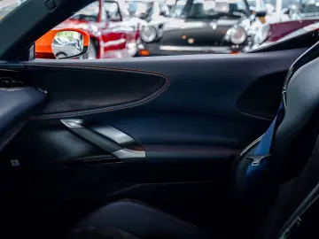 FERRARI SF90 Stradale Lift JBL Carbon Passenger-Display