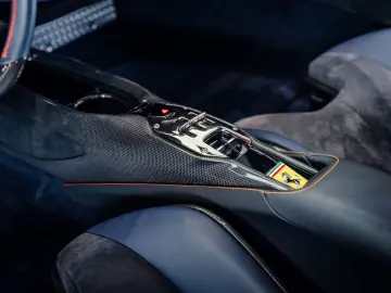FERRARI SF90 Stradale Lift JBL Carbon Passenger-Display