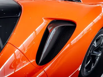 FERRARI SF90 Stradale Lift JBL Carbon Passenger-Display